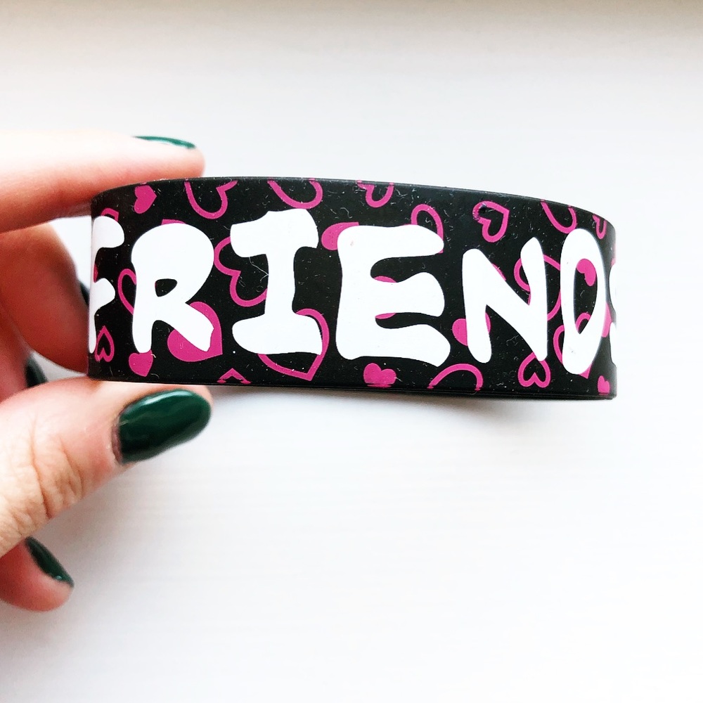 Black rubber & pink heart Friends bracelet
